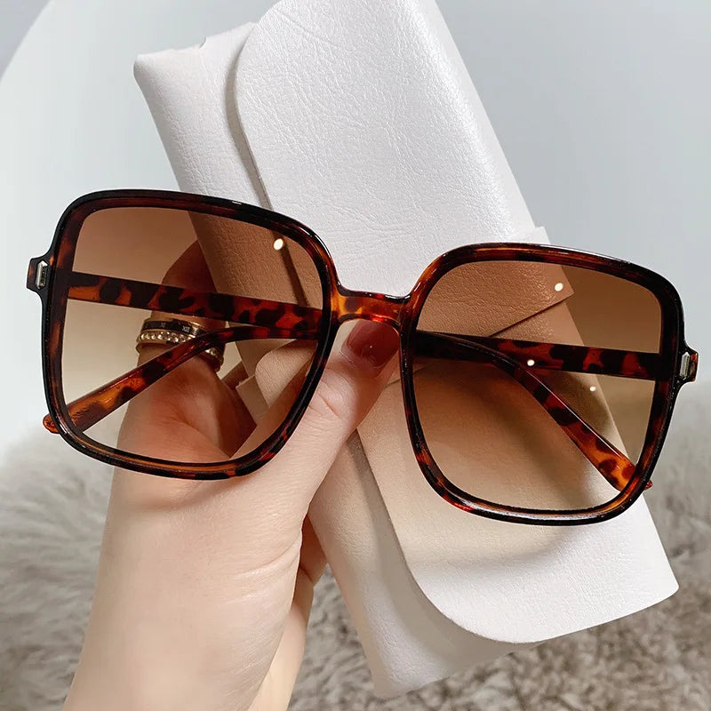 Vintage Oversized Square Sunglasses 2025 Women Fashion Gradient Outdoor Shades Retro Female Luxury Brand Design Eyewear